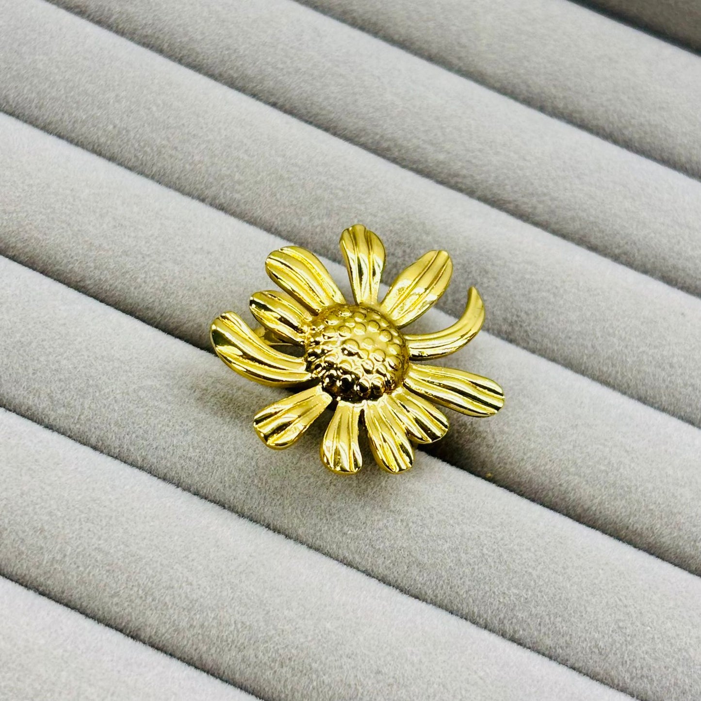 Gold Sunflower Floral Adjustable Ring for Women – Anti Tarnish, Lightweight & Skin-Friendly
