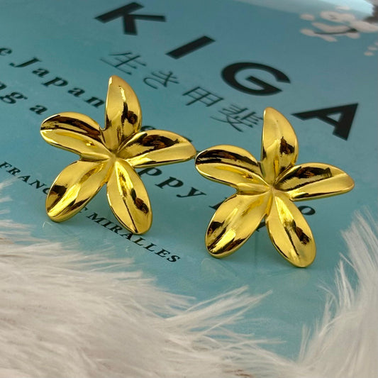 Tropical Gold Muse High-Shine Floral Stud Earrings – Anti Tarnish, Lightweight & Skin-Friendly