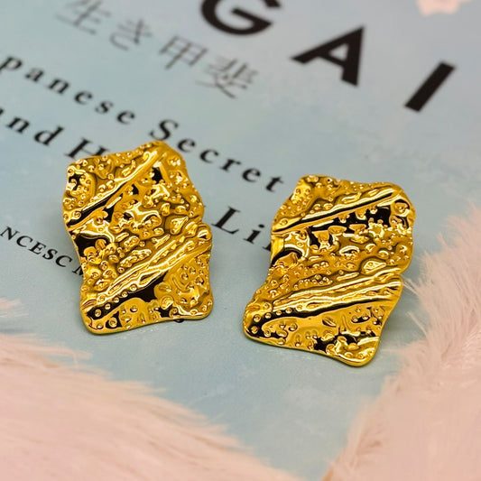 Minimalist Nomad Hammered Gold Earrings – Anti Tarnish, Lightweight & Skin-Friendly